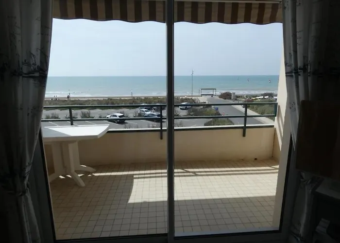 à - 5 Personnes - Face à La - Fr-1-540-217