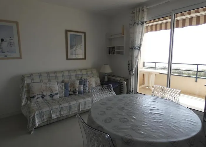 à - 5 Personnes - Face à La - Fr-1-540-217