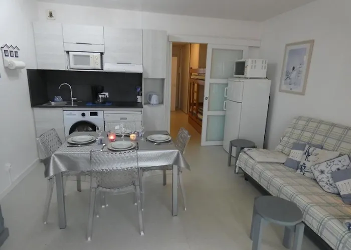 à - 5 Personnes - Face à La - Fr-1-540-217